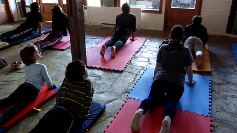 Clases gratuitas de yoga en el museo de Niebla