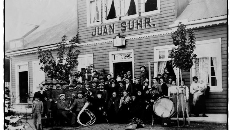 Banda de música en el Hotel Cosmos, de Juan Suhr, en Corral