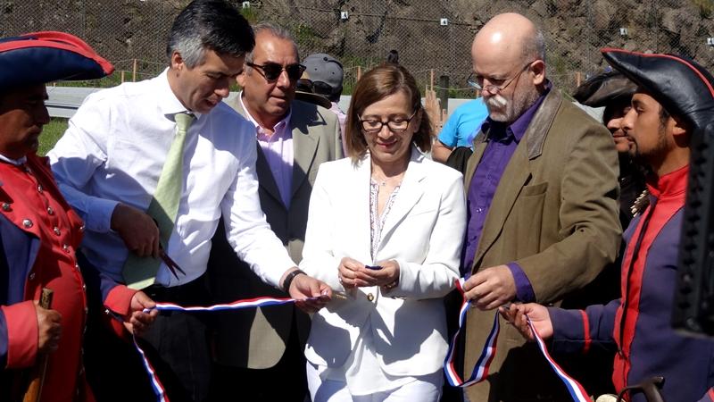 Ministra de Bienes Nacionales Nivia Palma, Director del Museo de Niebla Ricardo Mendoza, Seremi de Bienes Nacionales Los Ríos René Vasquez y Director de Sernatur Los Ríos Pedro Burgos cortando la cinta de apertura de la ruta patrimonial