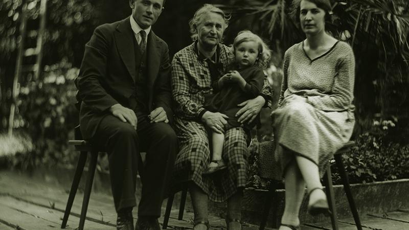 Paul Gossler Glaser y su madre, su hija María Luisa, su esposa Lidia Konrad Grothe, en el sur de Chile, antes de su viaje a Alemania.