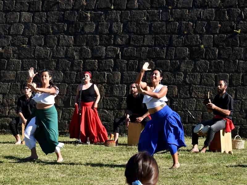 Puesta en escena que pone en valor la historia de los afrodescendientes, constructores de la Plaza y Presidio de Valdivia