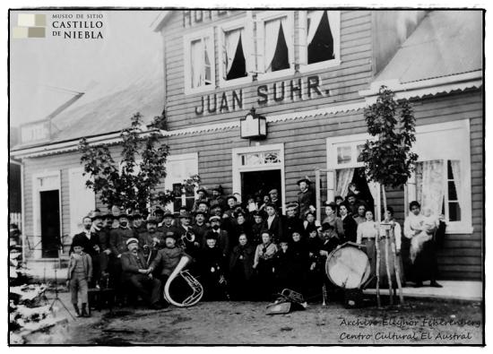 Banda de música en el Hotel Cosmos, de Juan Suhr, en Corral