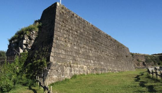 Gran muralla de defensa a tierra